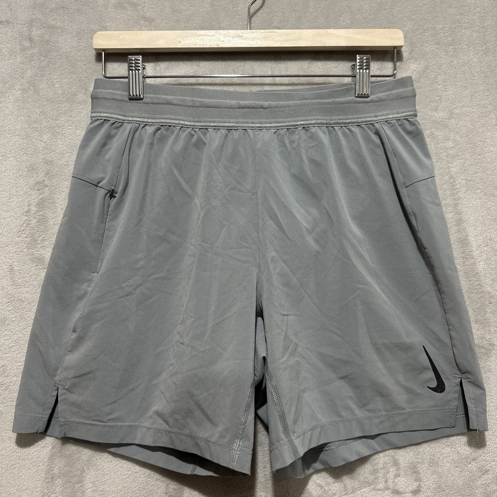 Nike Yoga Dri-Fit Shorts Mens S Gray Standard‎ Fit Lightweight Stretch Logo
